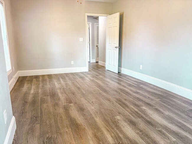 Building Photo - Charming Home in the Heart of Downtown Kis...