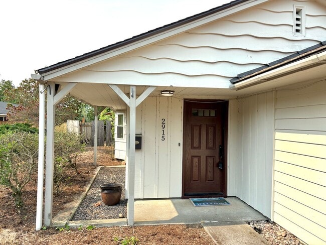 Building Photo - 2915 NE Fremont Dr