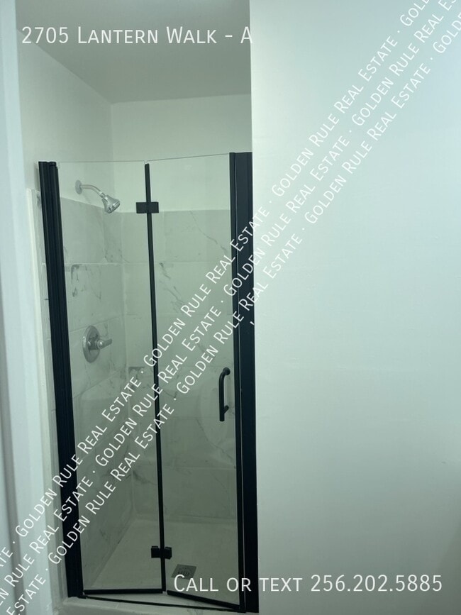 Building Photo - 2705 Lantern Walk SE