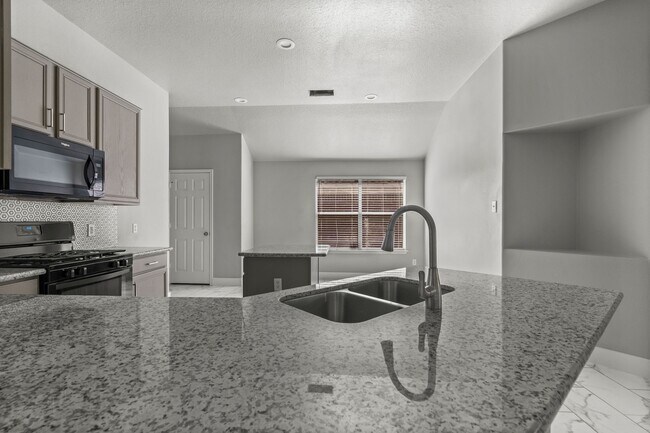 Building Photo - 20231 Avery Point Dr