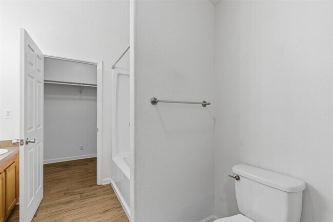 Building Photo - 105 Lazy Ike Ln