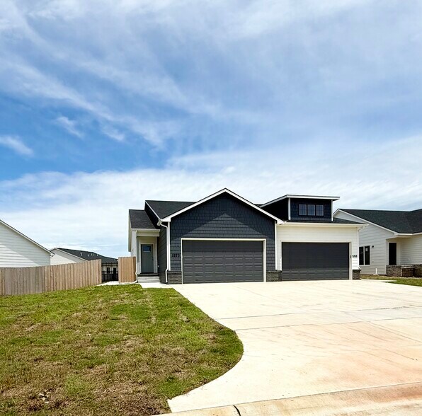 Primary Photo - 5270 Pinecrest Ct N