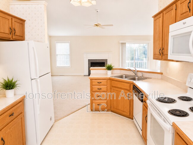 Building Photo - 107 Jenny Lind Dr