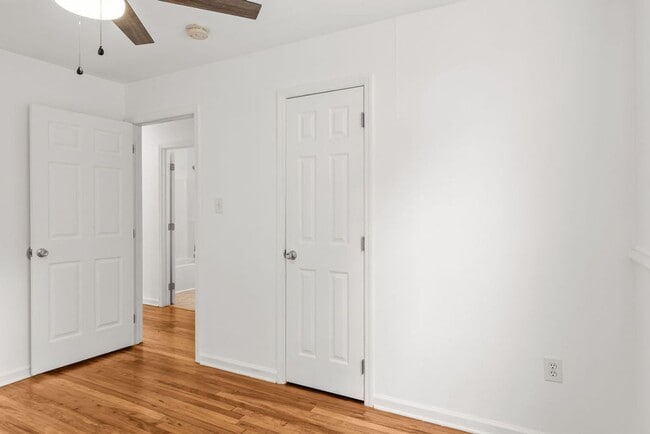 Building Photo - Newly Renovated Alcoa Cottage!!