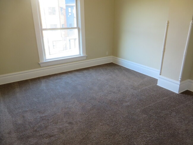 Building Photo - 5 Bedroom Home in the very core of Downtown (West Central, Downtown)