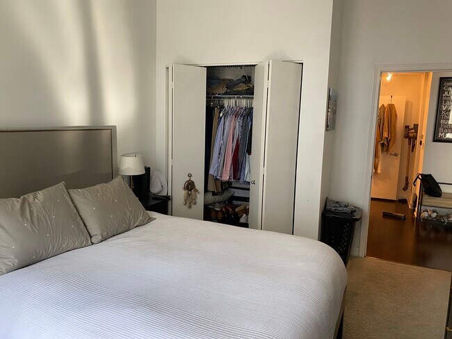 Building Photo - 845 N Kingsbury St