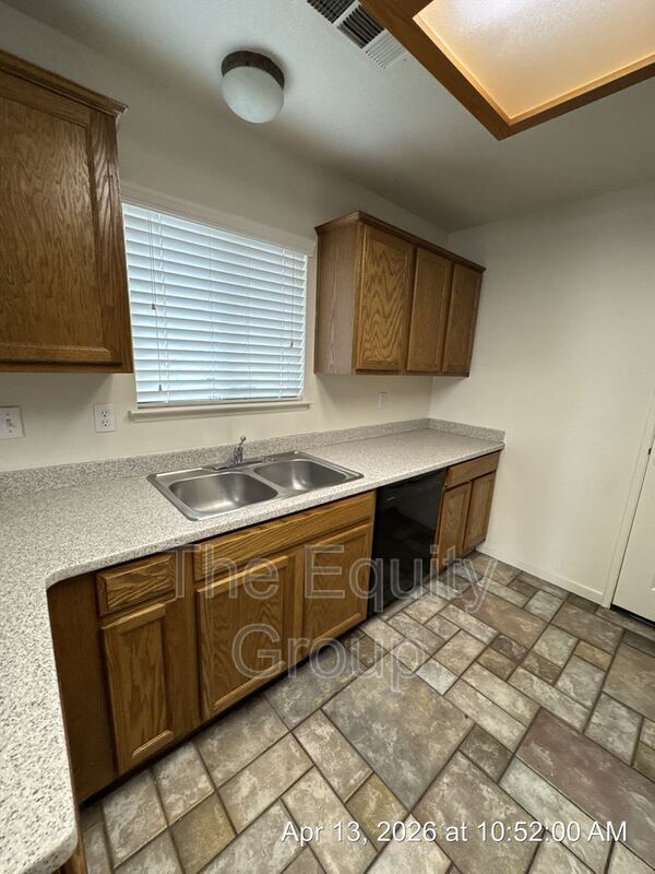 Building Photo - 1923 E Academy Ave