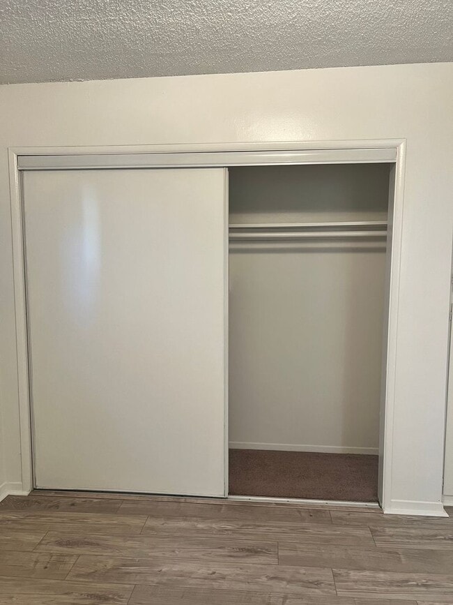 Building Photo - Second-floor 1-bedroom apartment in Whittier.