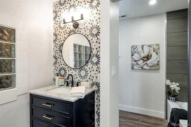 Building Photo - Chic & Cozy 1-Bed Furnished Retreat in the Heart of Denver's Madrid District!