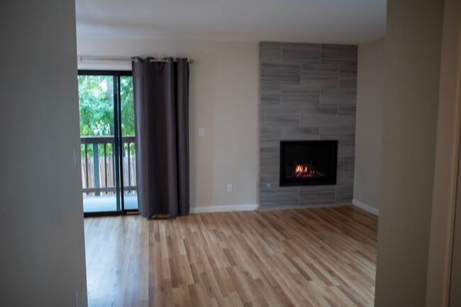 Building Photo - 2115 Overlook Dr