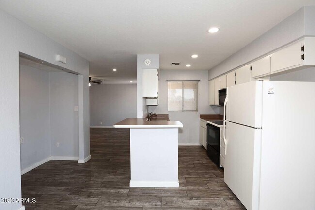 Building Photo - 522 W Blackhawk Dr