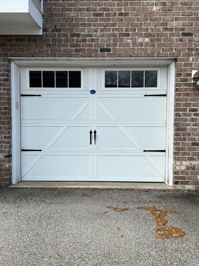 Building Photo - 210 Fountainhead Ln