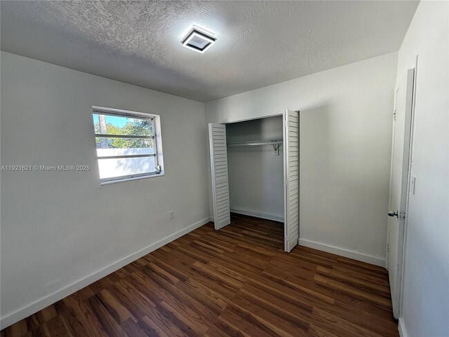 Building Photo - 6301 Moseley St