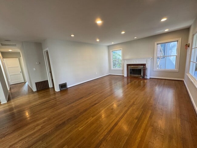 Building Photo - 1128 Clark Way