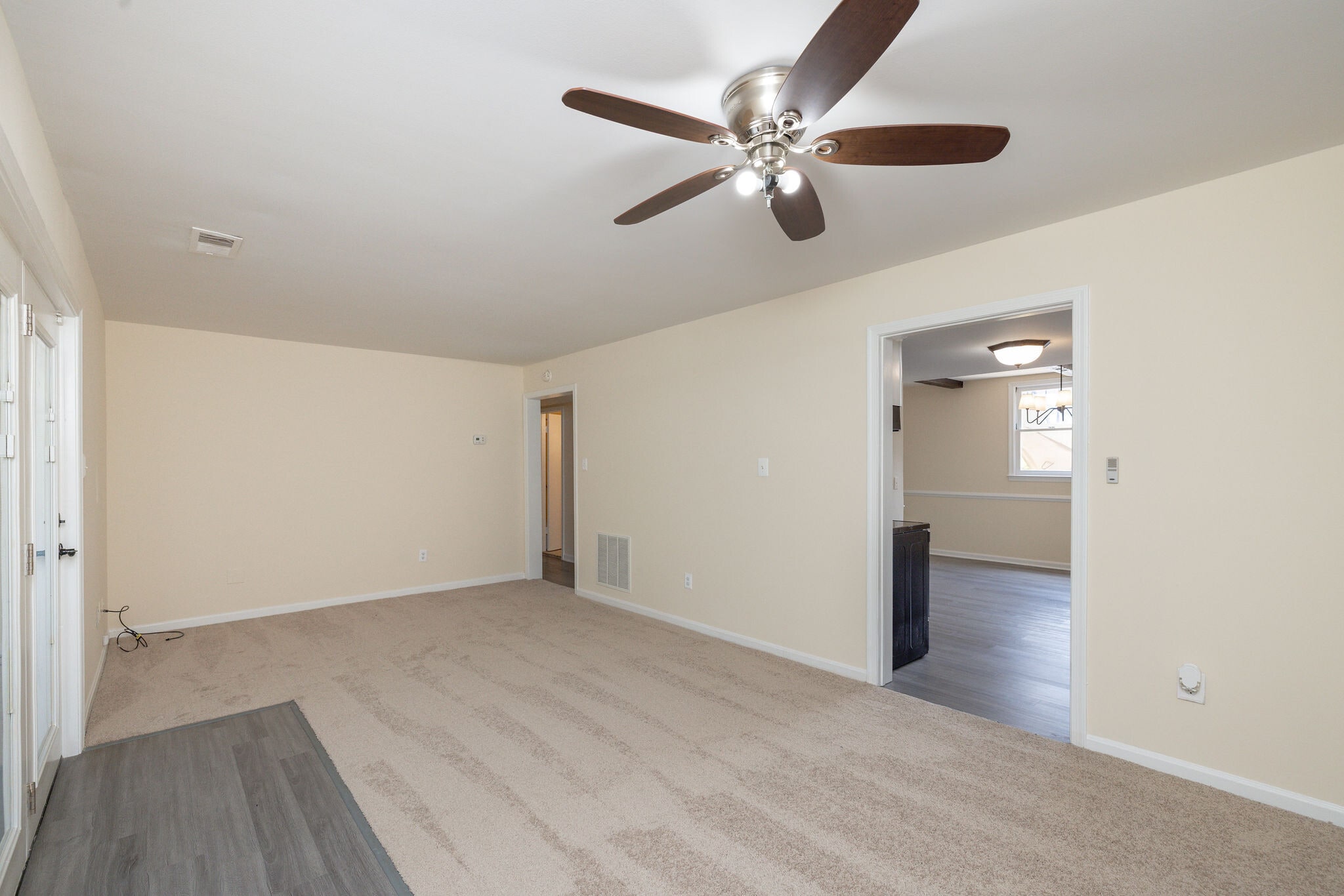 Building Photo - 1533 Americana Dr