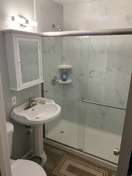 Building Photo - 207 Kenton Ave