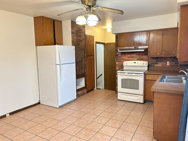 Building Photo - 3820 Jerree St