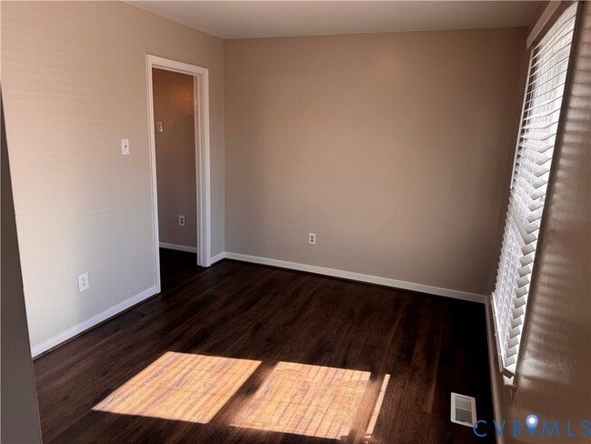 Building Photo - 6162 Retreat Hill Ln