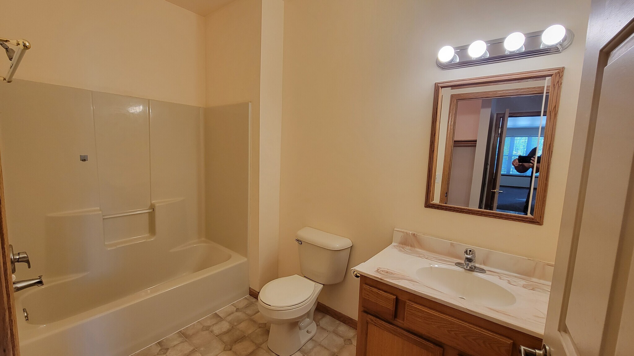 Building Photo - 6655 Windsor Commons Ave