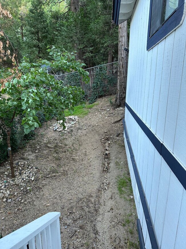 Building Photo - 2 bedroom 2bath with garage.