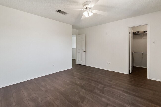 Building Photo - 1305 Cedar Brook Dr