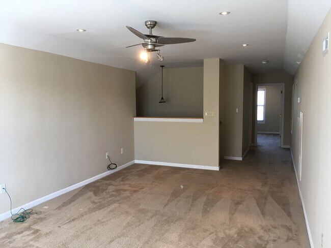 Building Photo - 241 Collinwood Dr