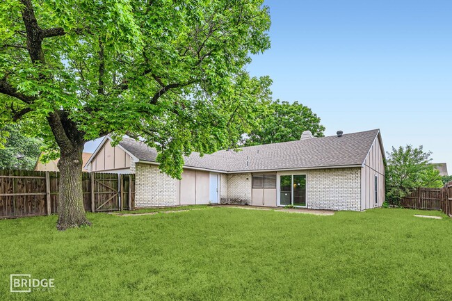 Building Photo - 8314 Kensington Dr