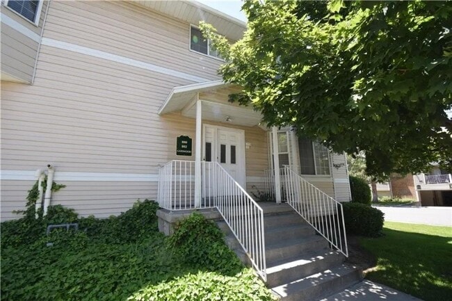 Building Photo - 800 Gatewood Dr