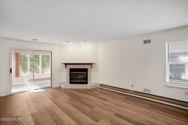 Building Photo - 327 Concord Ct