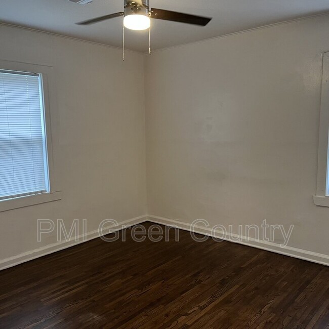 Building Photo - 1220 N Urbana Ave