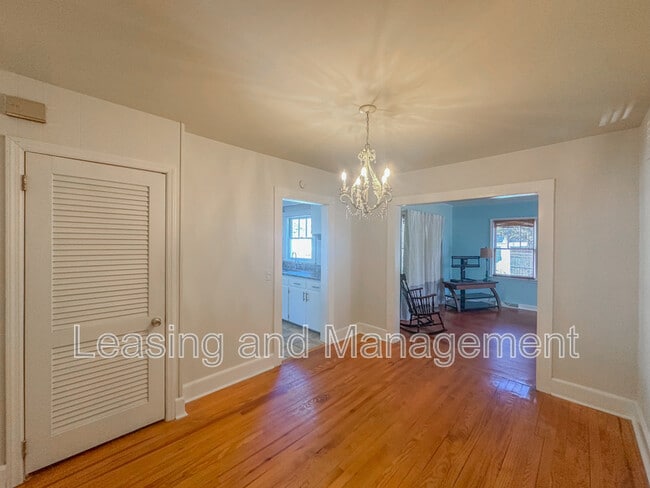 Building Photo - 422 Riverland Dr