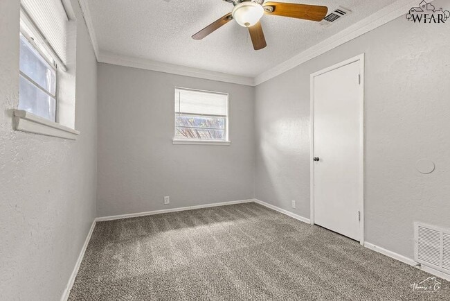 Building Photo - 1628 Parkdale Dr