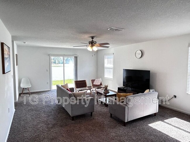 Building Photo - 12571 Russian Olive Rd