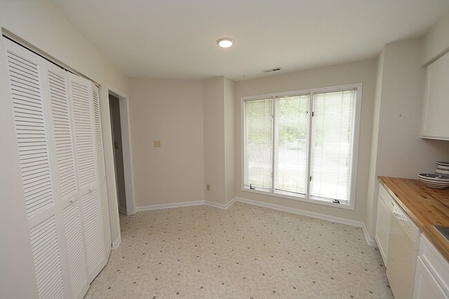 Building Photo - Charming Townhome in Desirable Summerfield...