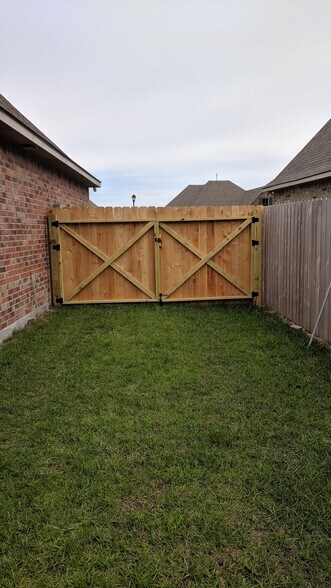 Fenced yard with 2 gates. - 742 Red Pine Dr