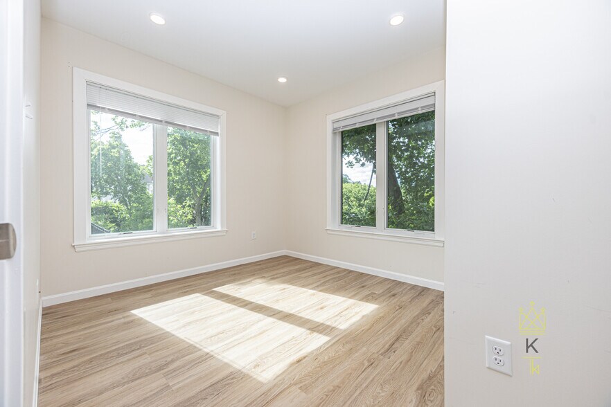 Building Photo - 458 Washington St