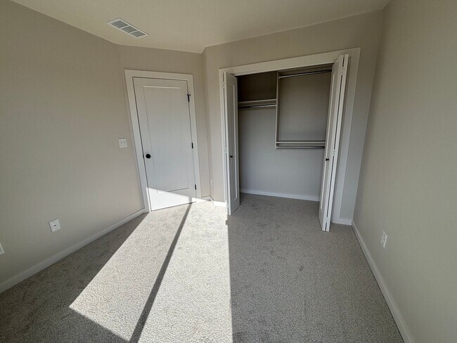Building Photo - 190/92 N Mendocino St