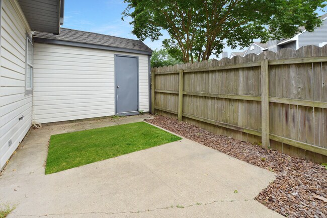Building Photo - 240 Ferdinand Cir