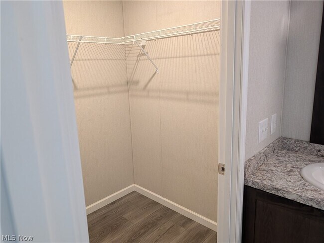 Building Photo - 230 Edgecliff Cir W