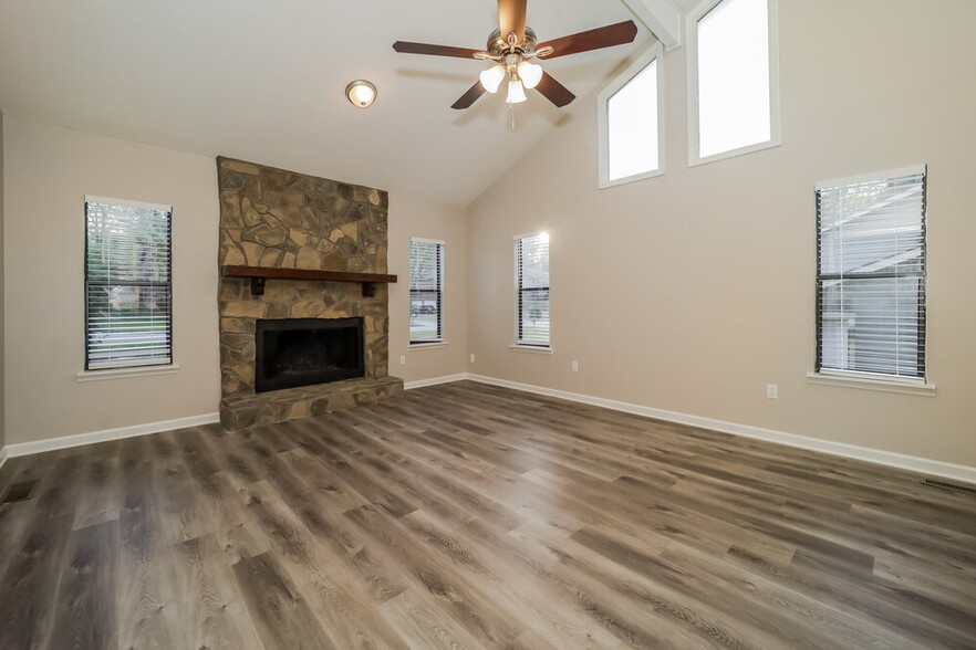 Building Photo - 6824 Creekwood Dr