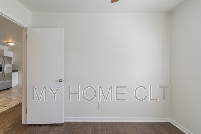 Building Photo - 1024 Houston St