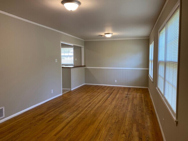 Building Photo - 3-Bedroom  cutie ! APPLY today at All3Real...