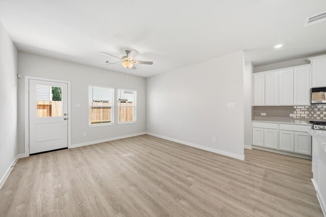 Building Photo - 7749 Bergamot Cir