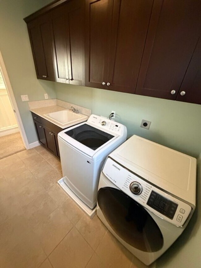 Building Photo - Beautiful home for rent in Atascadero