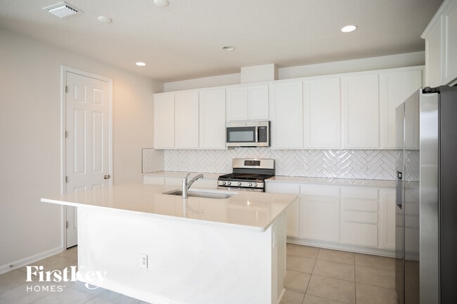 Building Photo - 2103 Amberly Dr