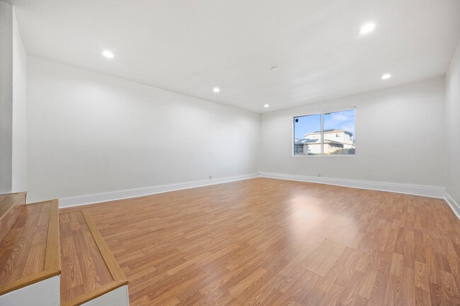 Building Photo - 13205 Casimir Ave