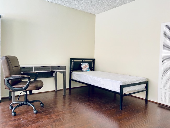 Building Photo - 1440 Centinela Ave