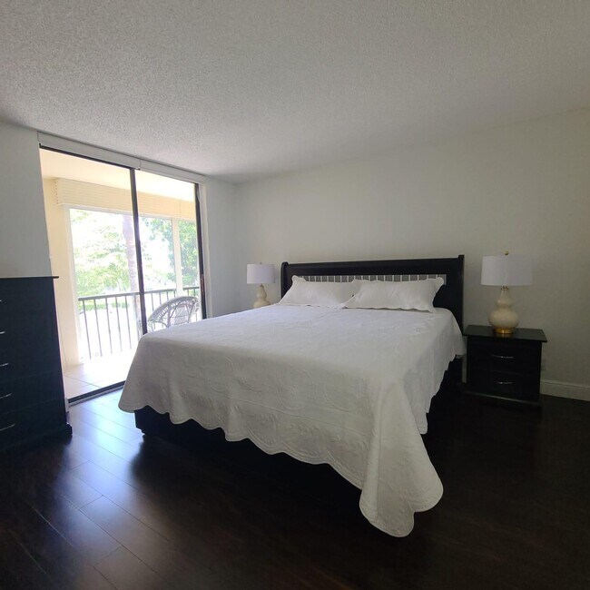 Building Photo - 5220 Las Verdes Cir