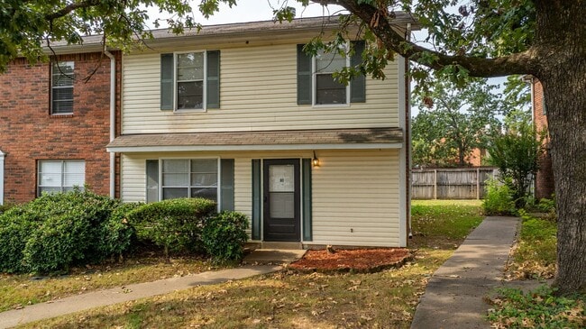 Building Photo - Townhouse in Maumelle!