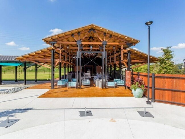 Building Photo - 2011 Springfield Rd